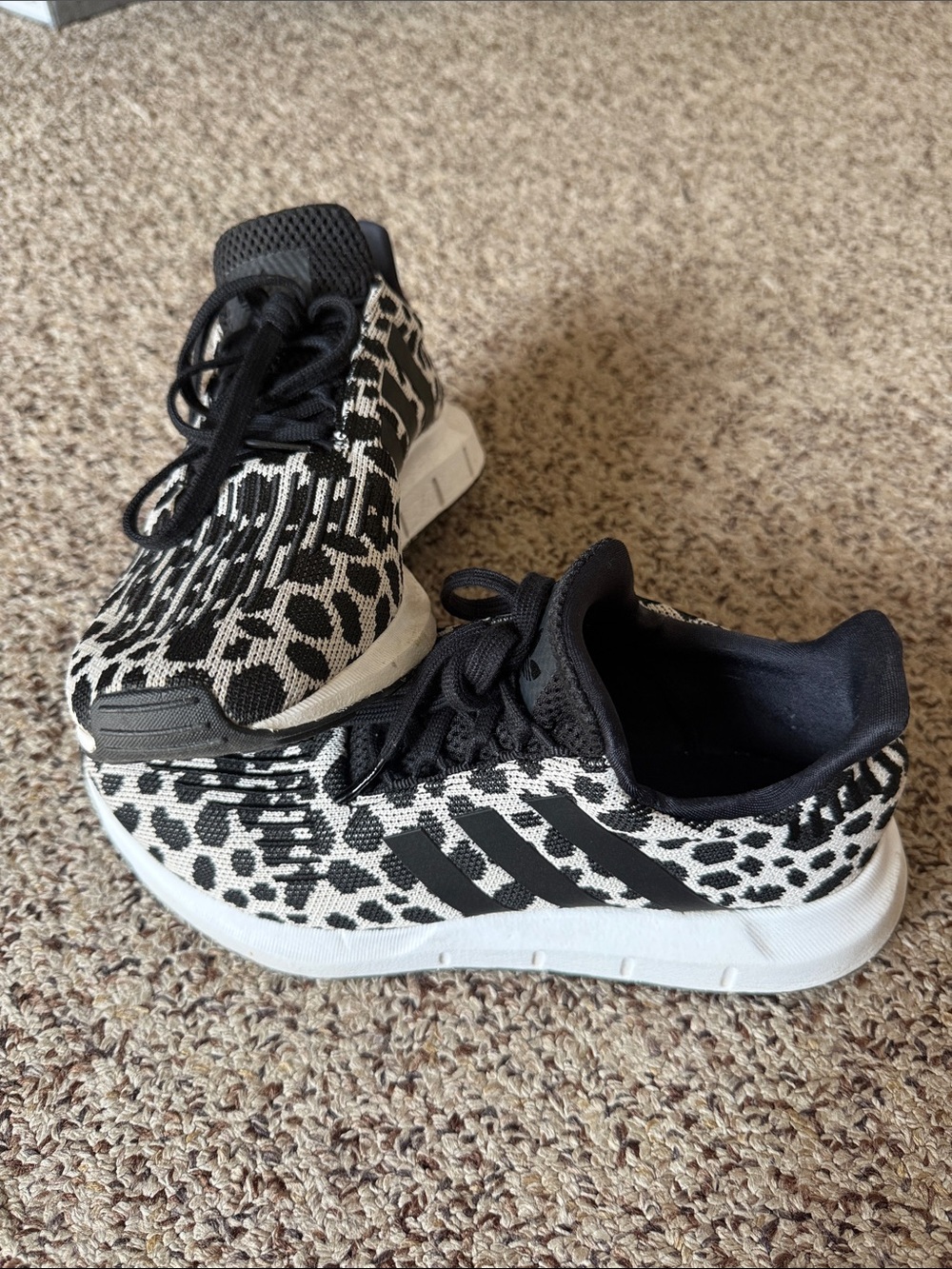 Adidas Leopard Tennies